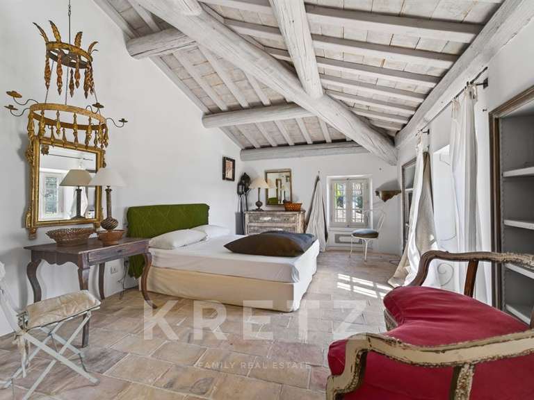 Maison Saint-Maximin - 5 chambres - 405m²