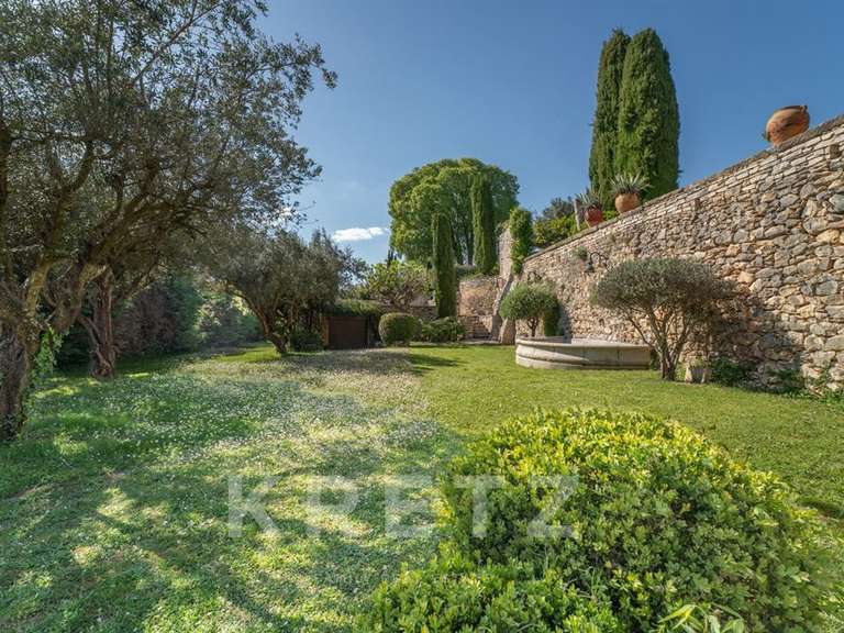 Maison Saint-Maximin - 5 chambres - 405m²