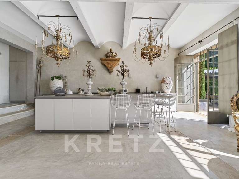 Maison Saint-Maximin - 5 chambres - 405m²