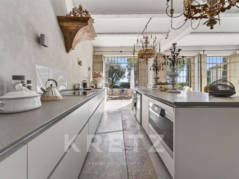 Maison Saint-Maximin - 5 chambres - 405m²