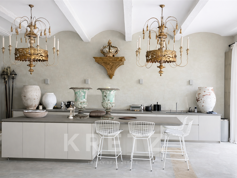 Maison Saint-Maximin - 5 chambres - 405m²