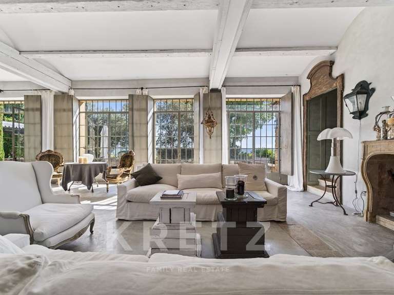 Maison Saint-Maximin - 5 chambres - 405m²