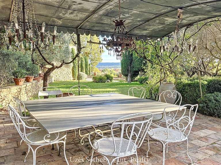 Maison Saint-Maximin - 5 chambres - 405m²