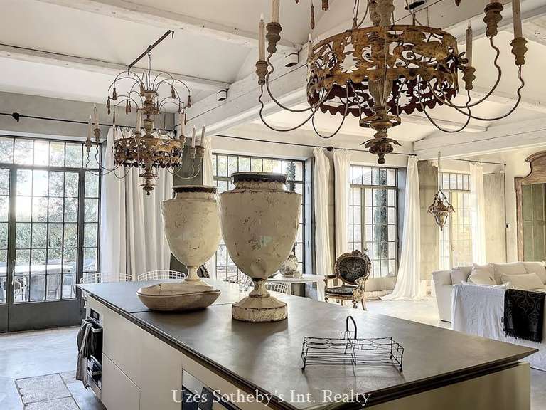 Maison Saint-Maximin - 5 chambres - 405m²