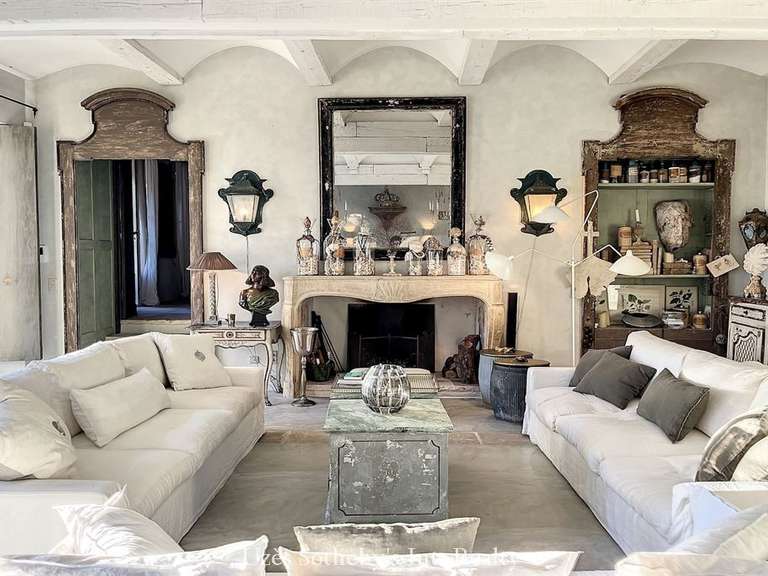 Maison Saint-Maximin - 5 chambres - 405m²