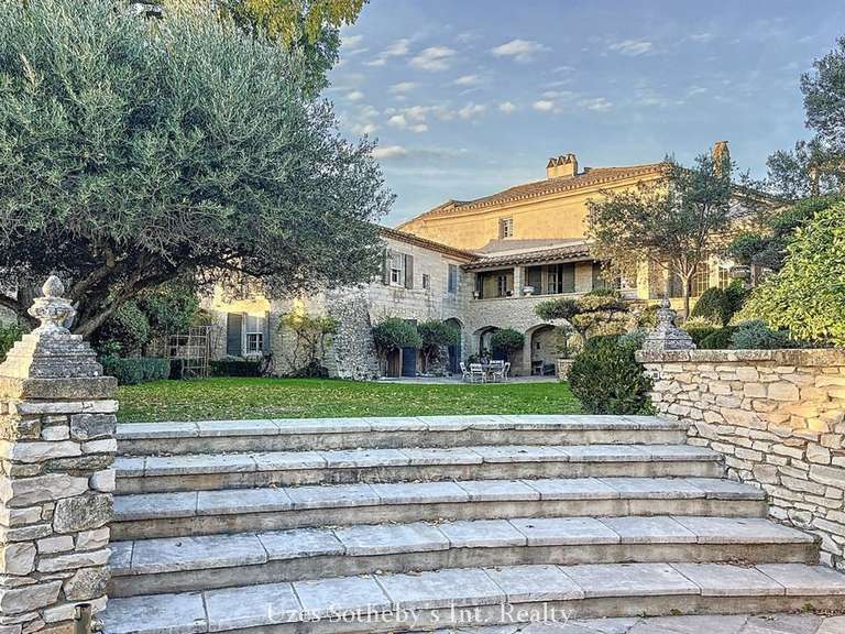 Maison Saint-Maximin - 5 chambres - 405m²