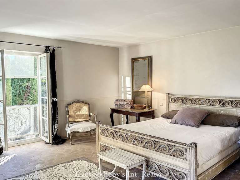 Maison Saint-Maximin - 5 chambres - 405m²