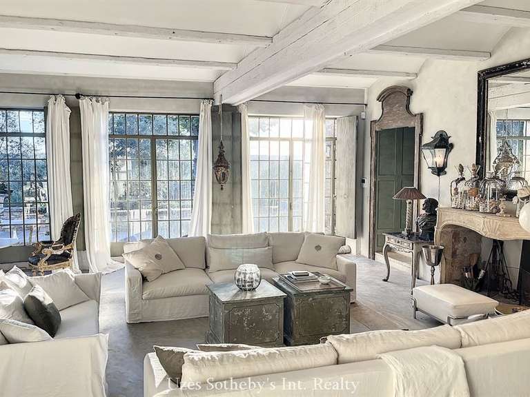 Maison Saint-Maximin - 5 chambres - 405m²