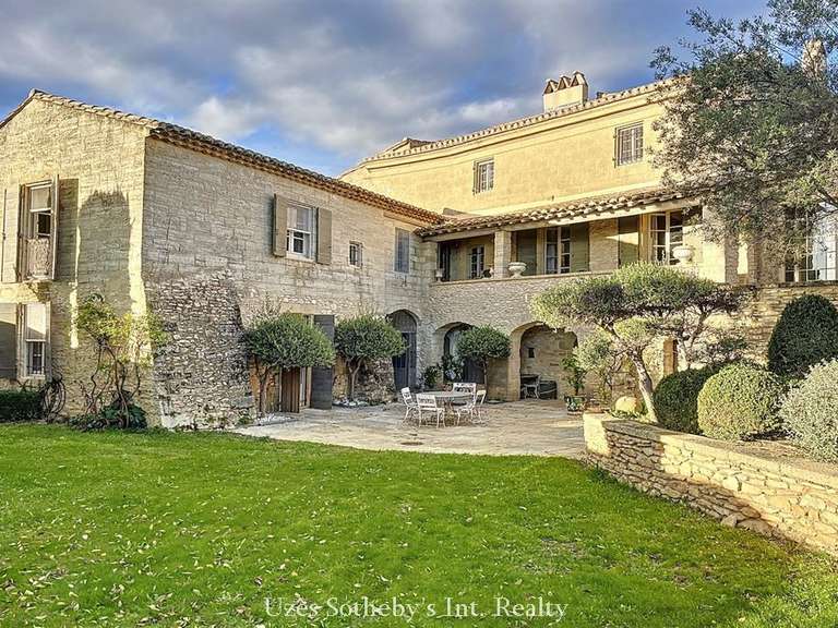 Maison Saint-Maximin - 5 chambres - 405m²