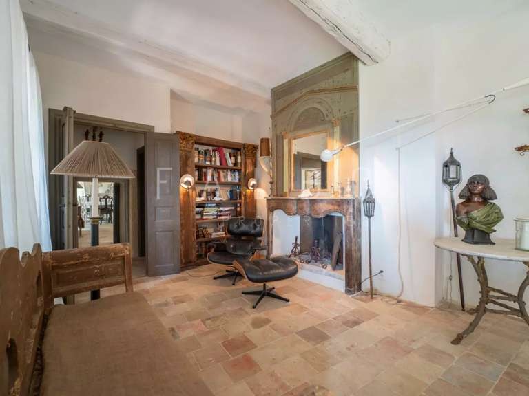 Maison Saint-Maximin - 5 chambres - 442m²