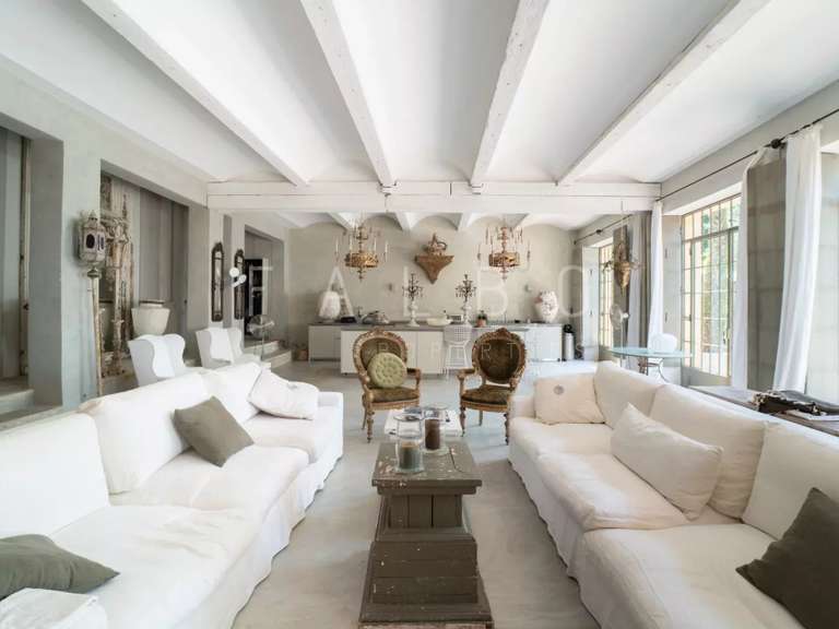 Maison Saint-Maximin - 5 chambres - 442m²