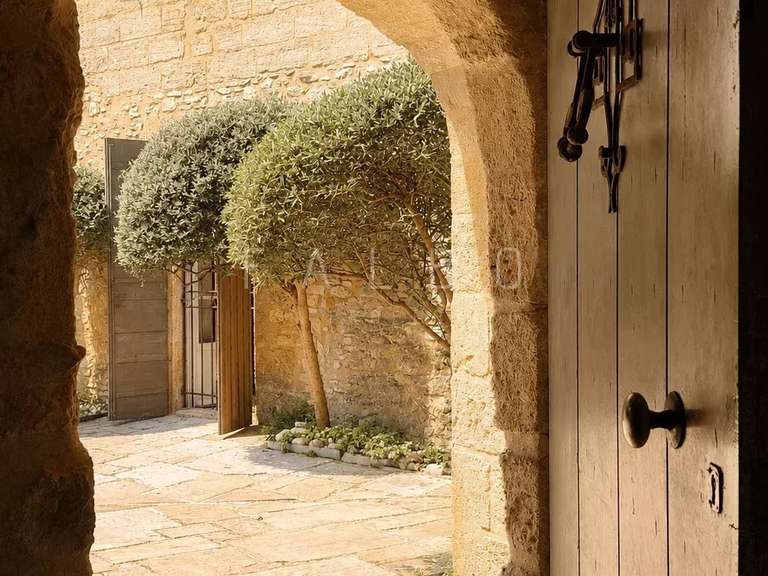 Maison Saint-Maximin - 5 chambres - 442m²