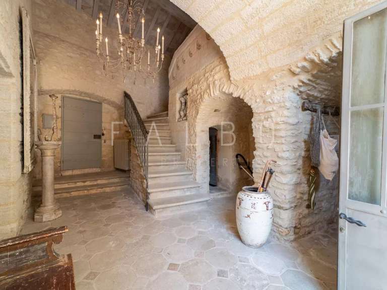 Maison Saint-Maximin - 5 chambres - 442m²