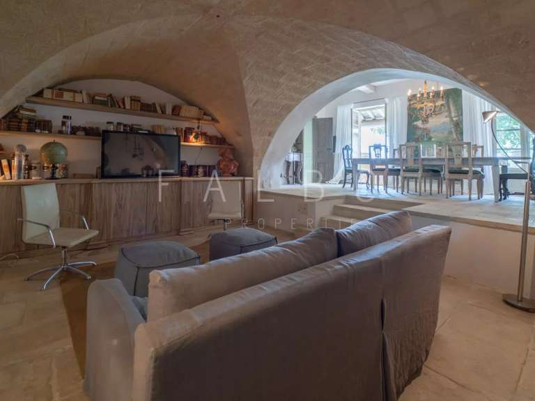 Maison Saint-Maximin - 5 chambres - 442m²