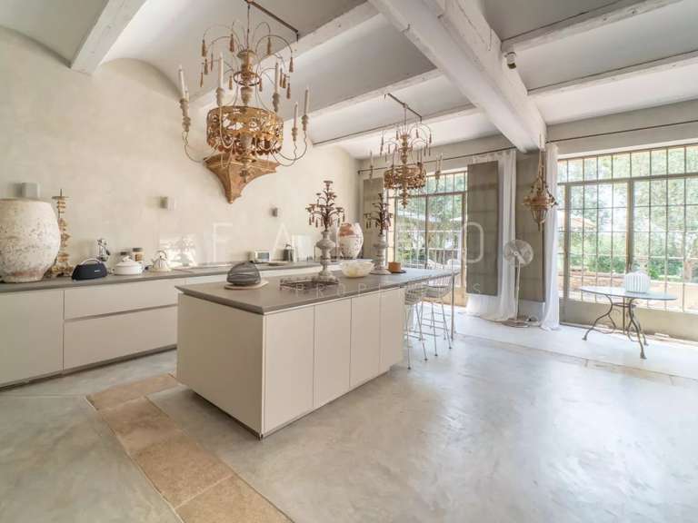 Maison Saint-Maximin - 5 chambres - 442m²