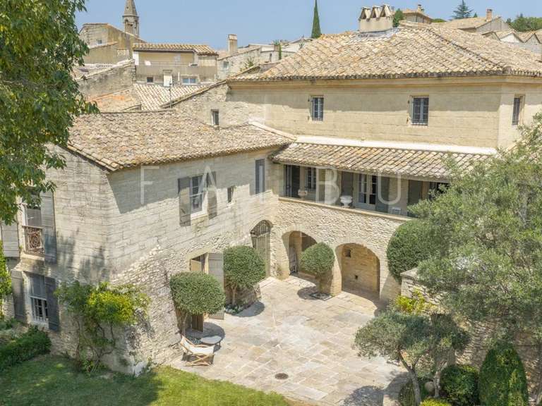 Maison Saint-Maximin - 5 chambres - 442m²