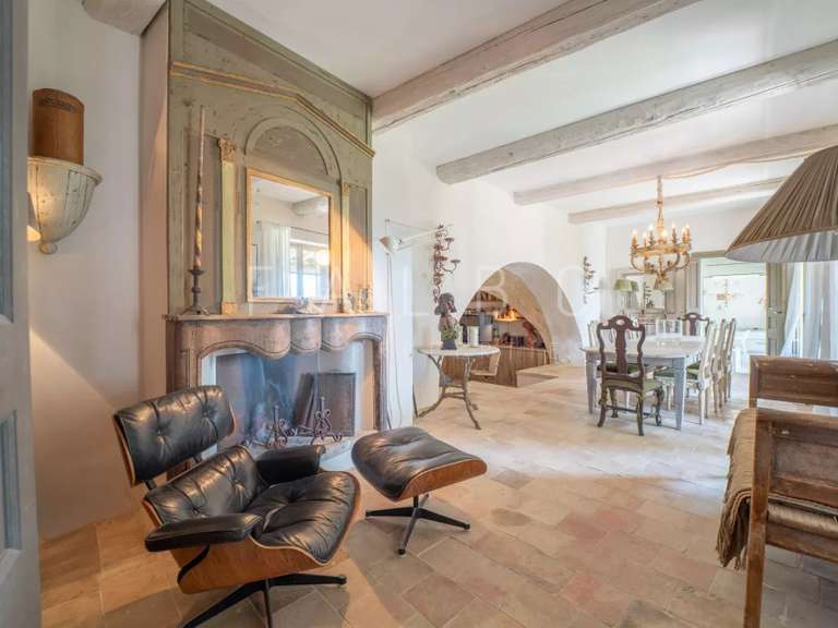 Maison Saint-Maximin - 5 chambres - 442m²
