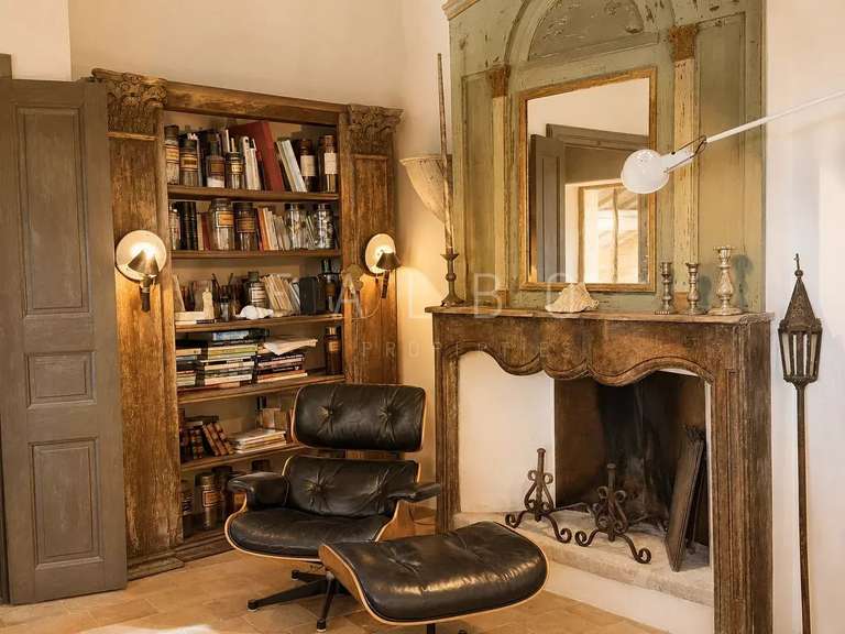 Maison Saint-Maximin - 5 chambres - 442m²