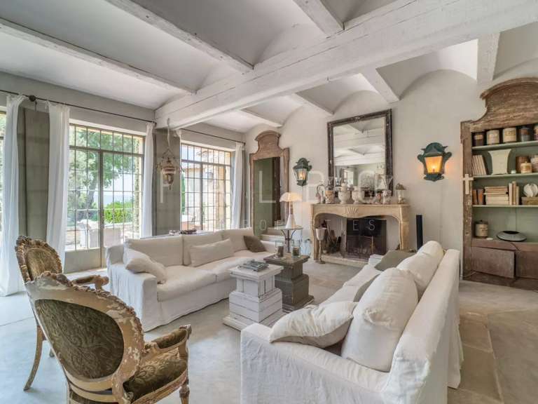 Maison Saint-Maximin - 5 chambres - 442m²