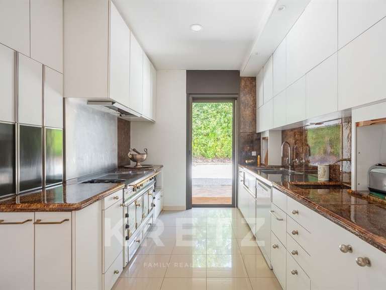 House Saint-Maximin-la-Sainte-Baume - 5 bedrooms - 318m²