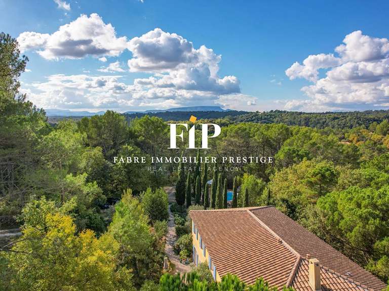 Propriété Saint-Maximin-la-Sainte-Baume - 10 chambres - 341m²
