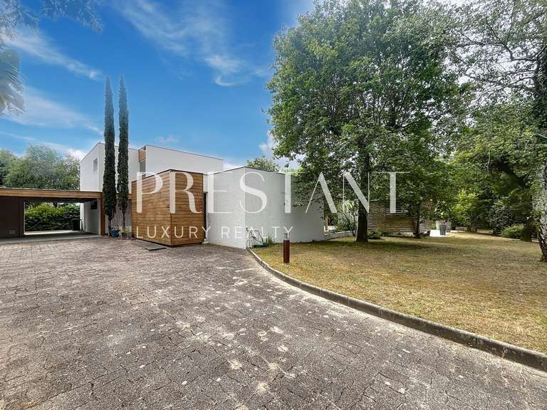 Maison Saint-Médard-en-Jalles - 4 chambres - 209m²