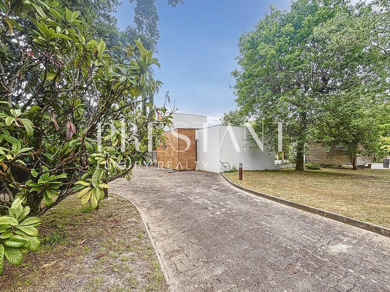 Maison Saint-Médard-en-Jalles - 4 chambres - 209m²