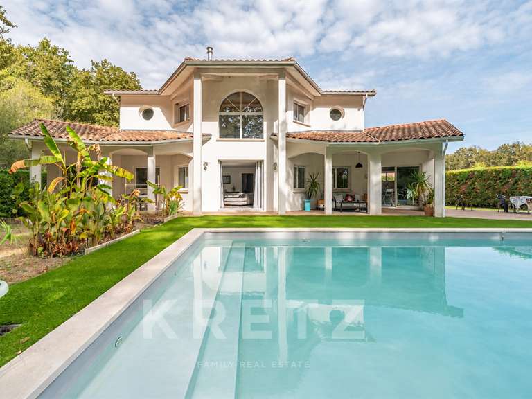 Maison Saint-Médard-en-Jalles - 5 chambres - 203m²