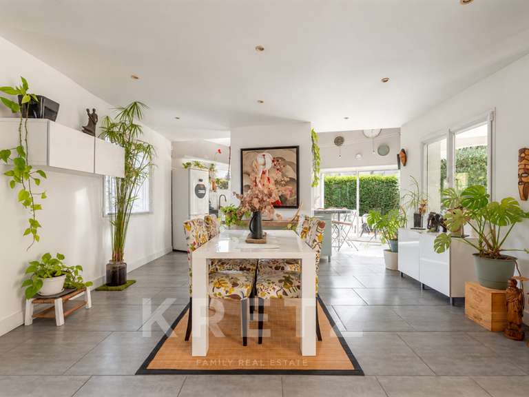 Maison Saint-Médard-en-Jalles - 5 chambres - 203m²