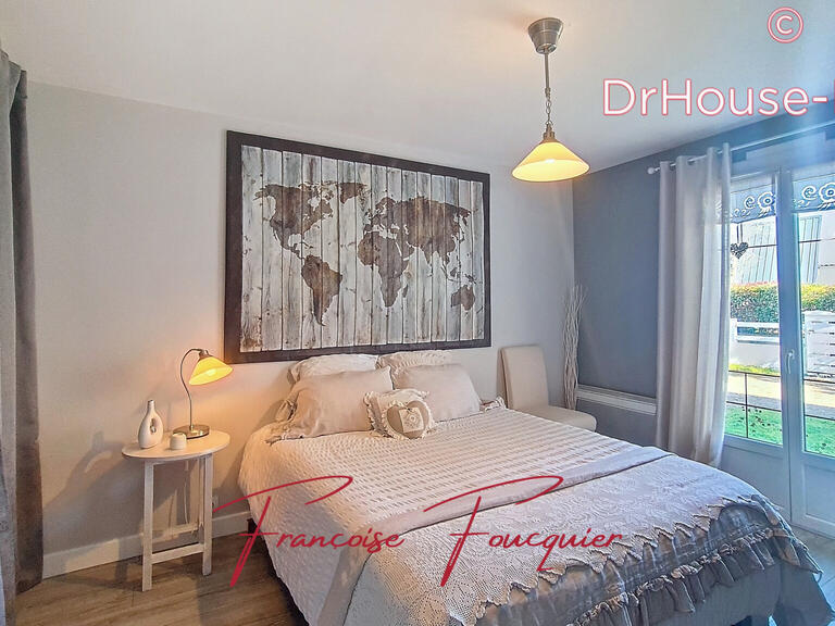 Villa Saint-Médard-en-Jalles - 5 chambres - 240m²