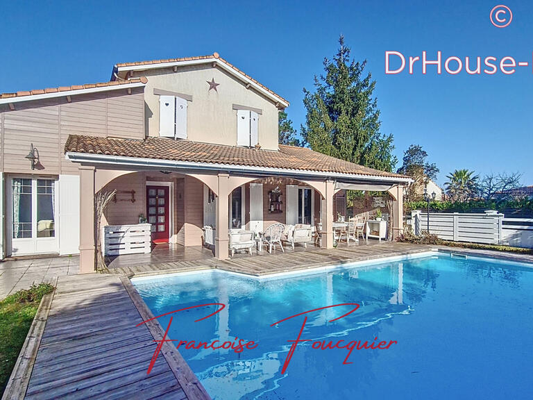 Villa Saint-Médard-en-Jalles - 5 chambres - 240m²
