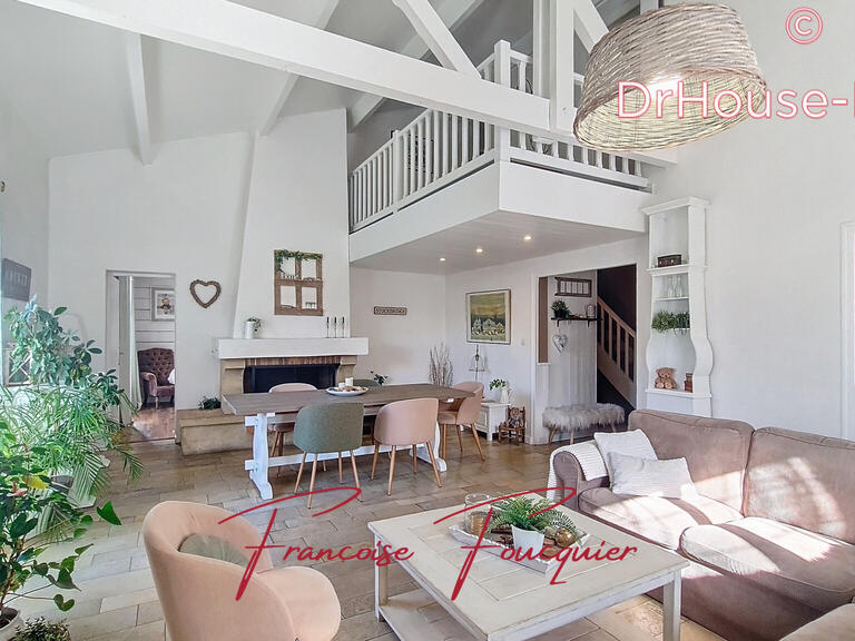 Villa Saint-Médard-en-Jalles - 5 chambres - 240m²