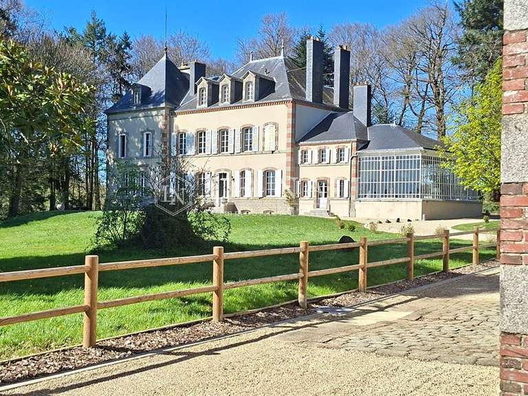 Château Saint-Mesmin - 10 chambres - 715m²