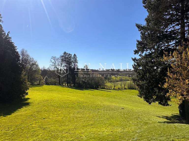 Château Saint-Mesmin - 10 chambres - 715m²