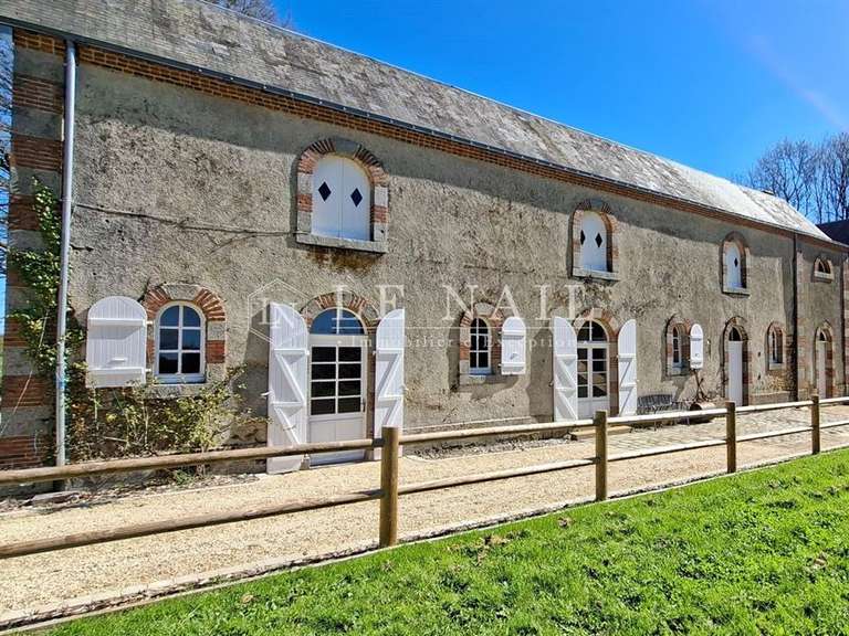 Château Saint-Mesmin - 10 chambres - 715m²