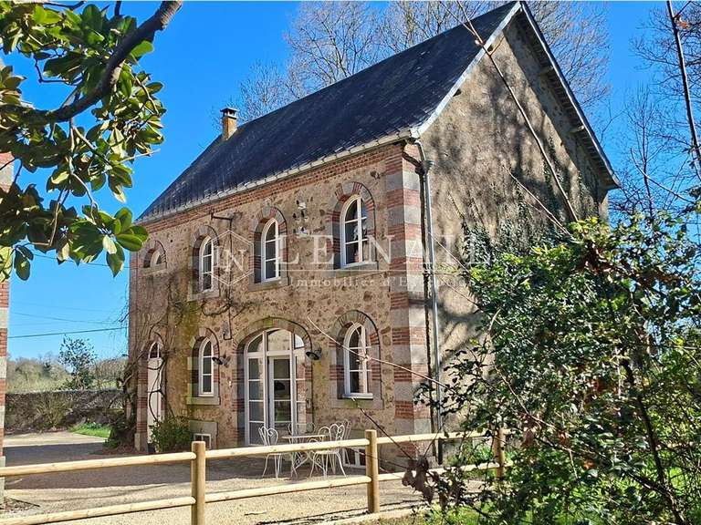 Château Saint-Mesmin - 10 chambres - 715m²