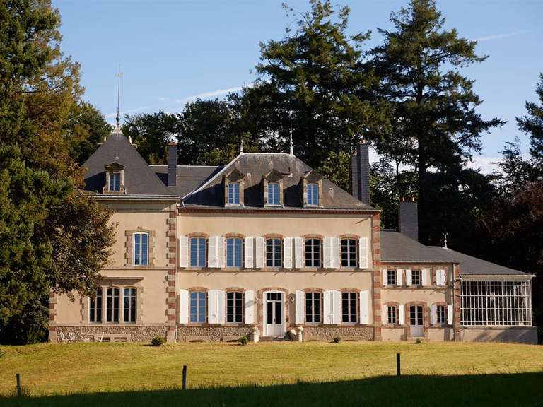 Château Saint-Mesmin - 10 chambres - 715m²