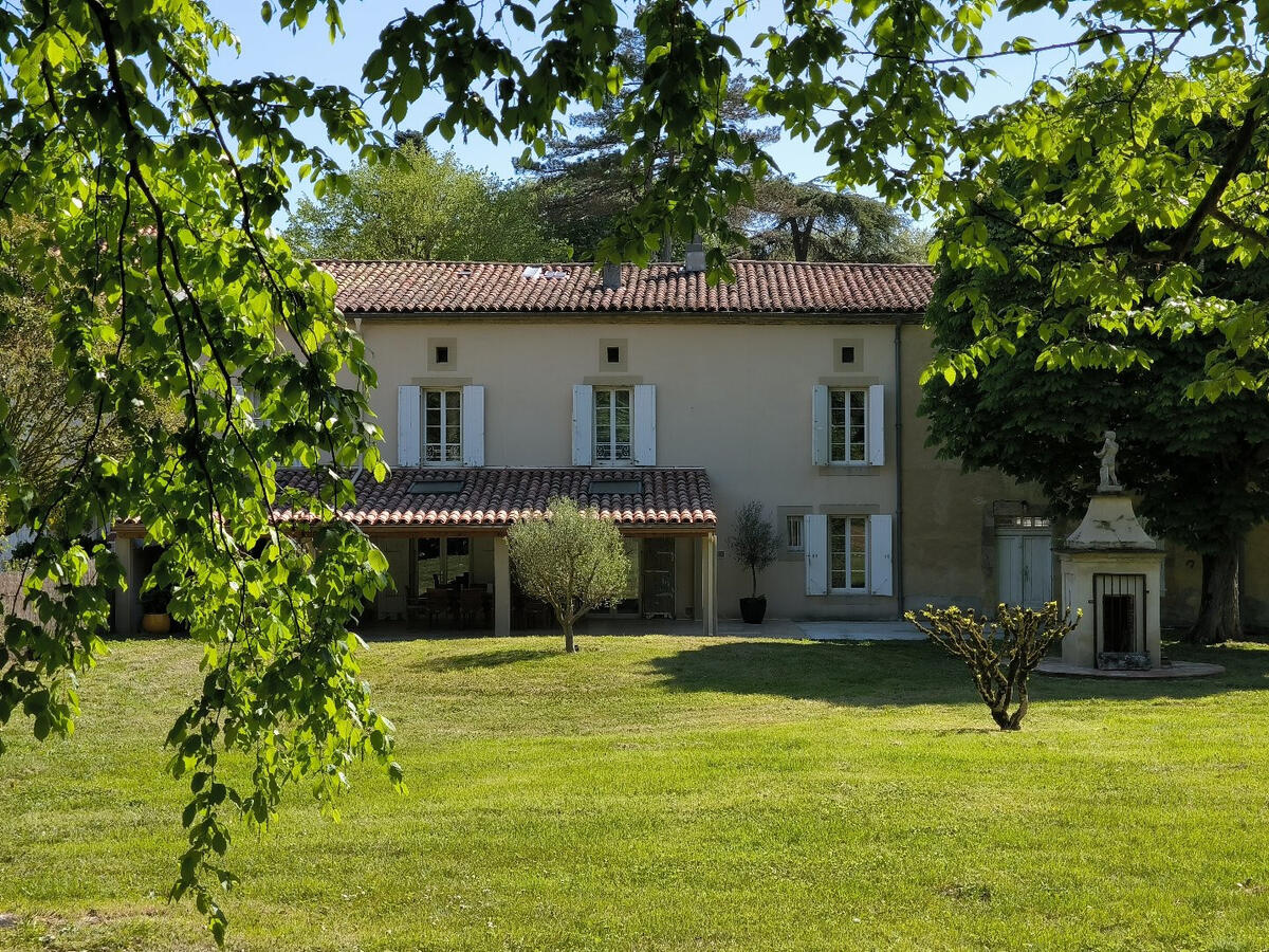 Maison Saint-Michel-de-Lanès