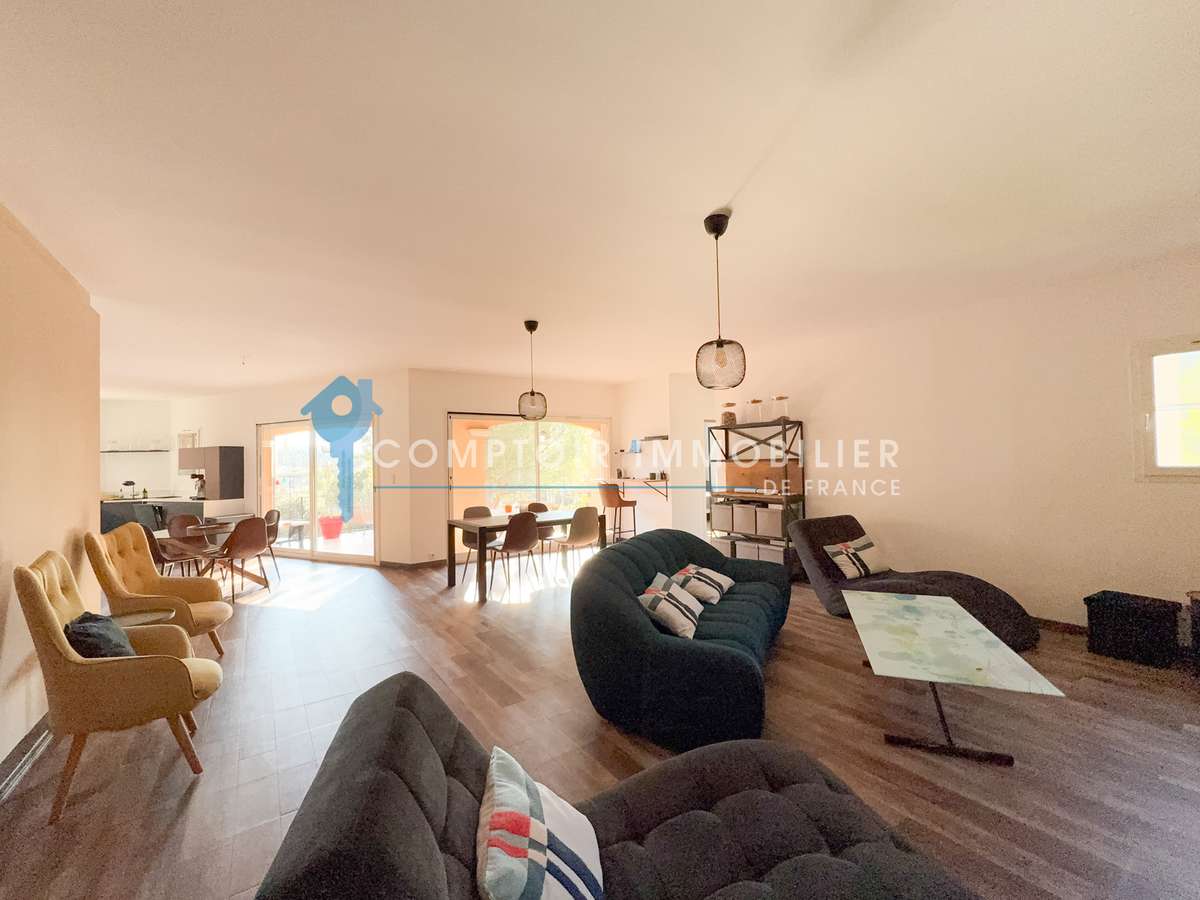 House Saint-Mitre-les-Remparts