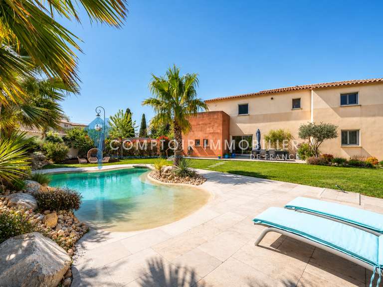 Maison Saint-Mitre-les-Remparts - 6 chambres - 200m²