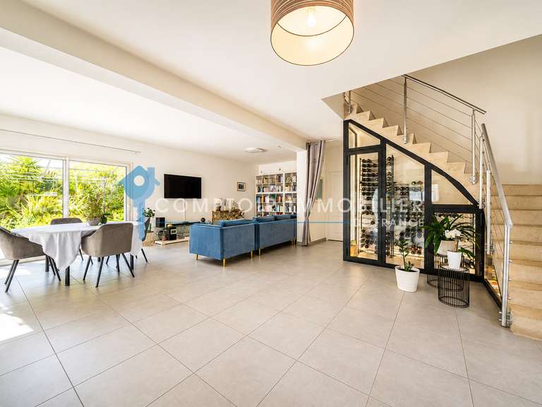 Maison Saint-Mitre-les-Remparts - 6 chambres - 200m²