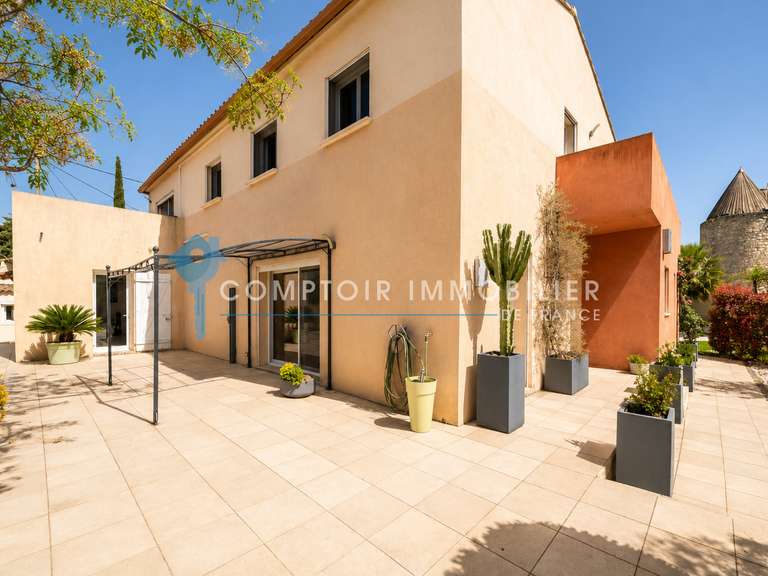 Maison Saint-Mitre-les-Remparts - 6 chambres - 200m²