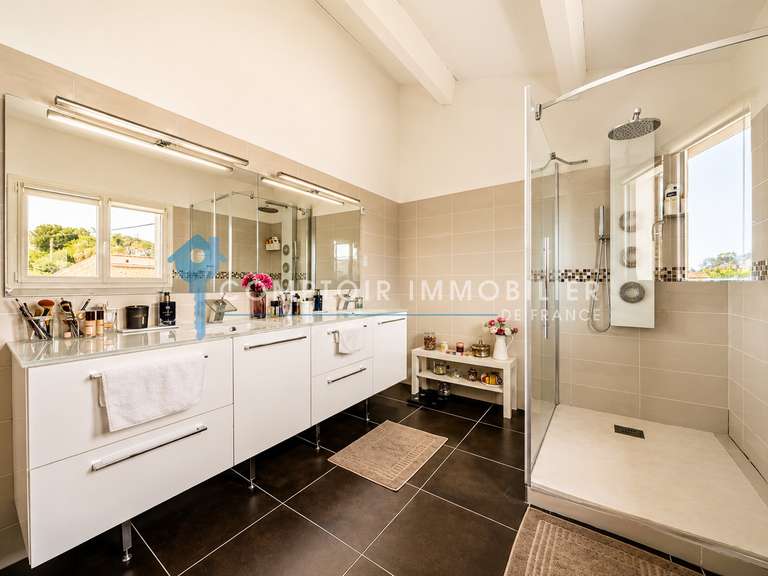 Maison Saint-Mitre-les-Remparts - 6 chambres - 200m²
