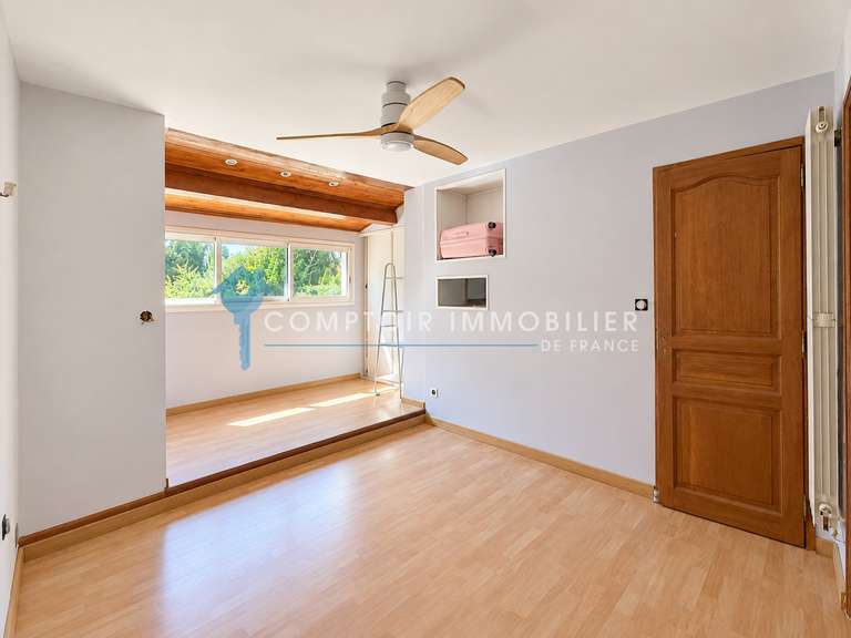 Maison Saint-Mitre-les-Remparts - 2 chambres - 125m²