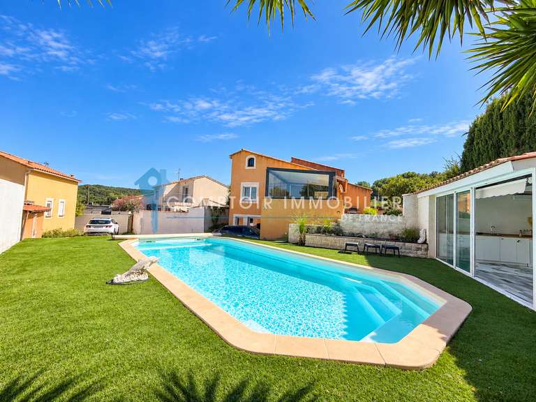 Maison Saint-Mitre-les-Remparts - 2 chambres - 125m²