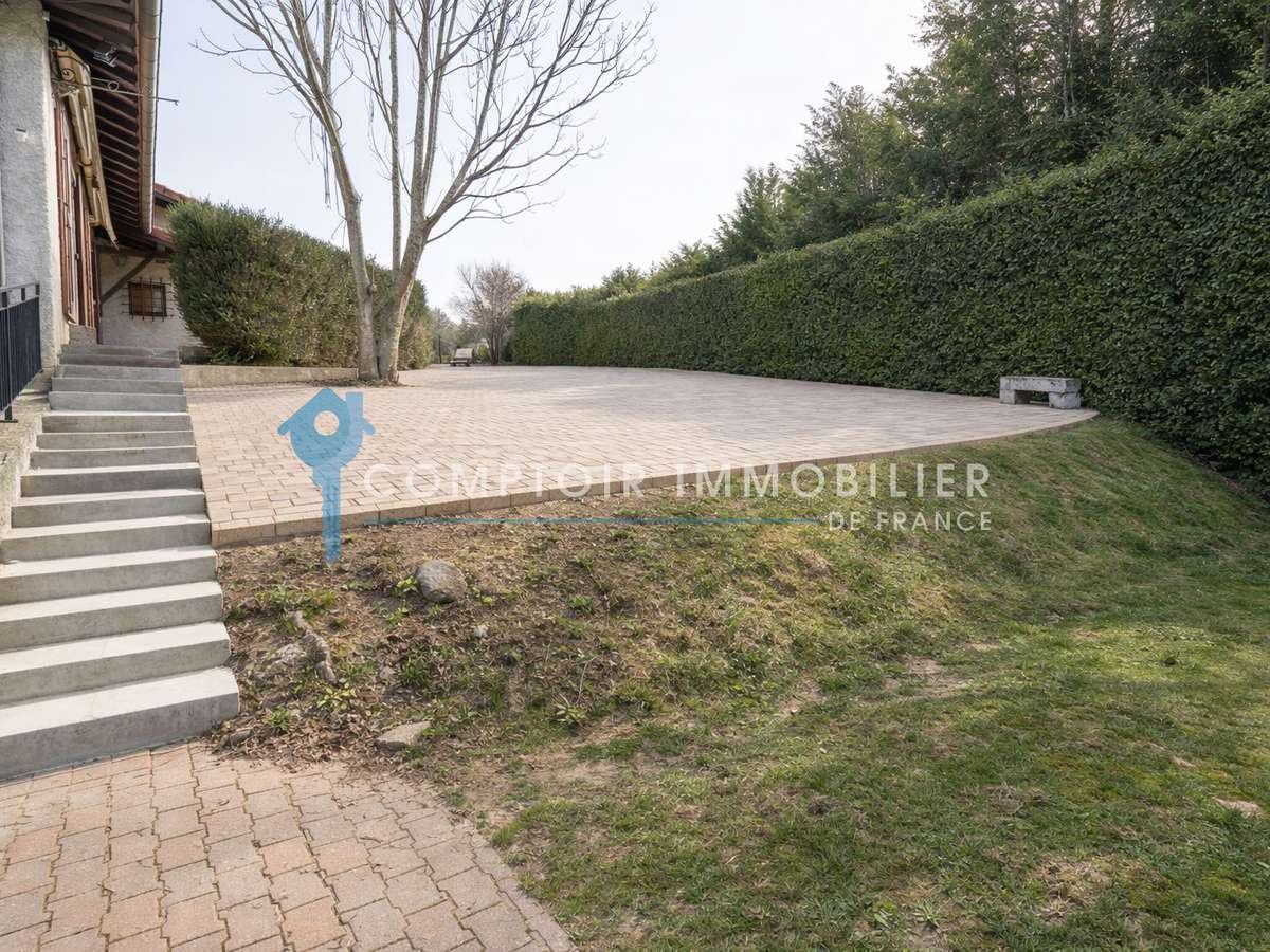 House Saint-Nazaire-les-Eymes