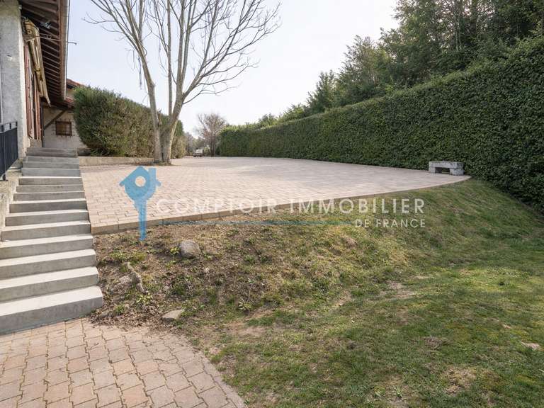 Maison Saint-Nazaire-les-Eymes - 4 chambres - 182m²