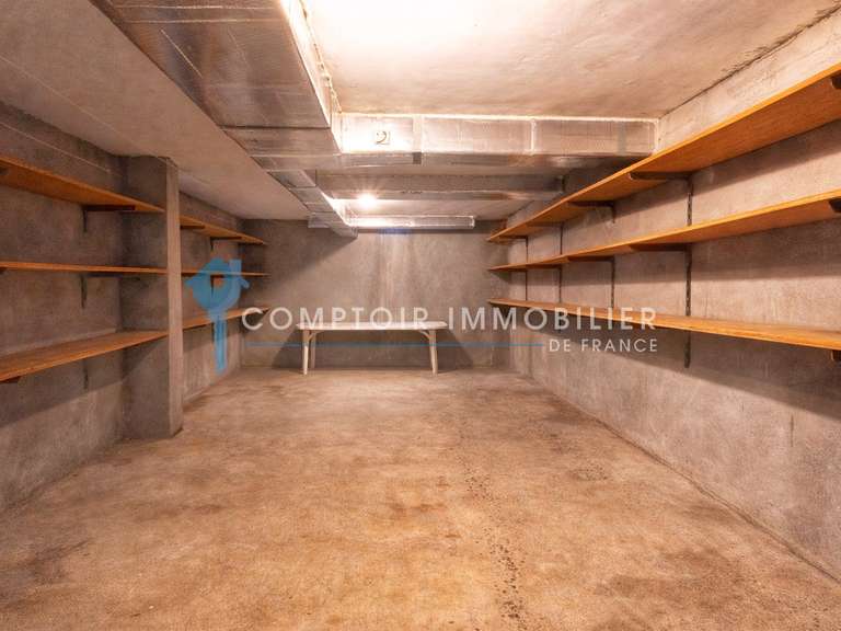 Maison Saint-Nazaire-les-Eymes - 4 chambres - 182m²