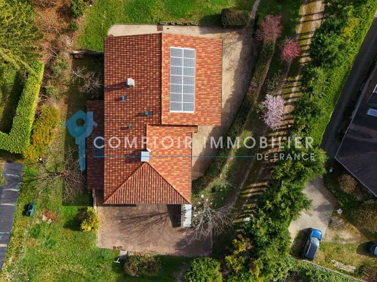 Maison Saint-Nazaire-les-Eymes - 4 chambres - 182m²