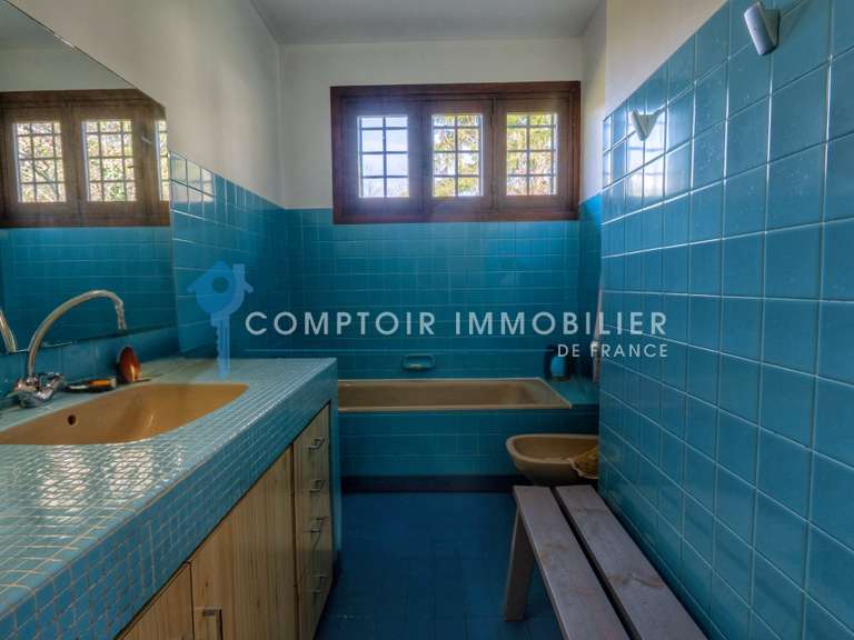 Maison Saint-Nazaire-les-Eymes - 4 chambres - 182m²